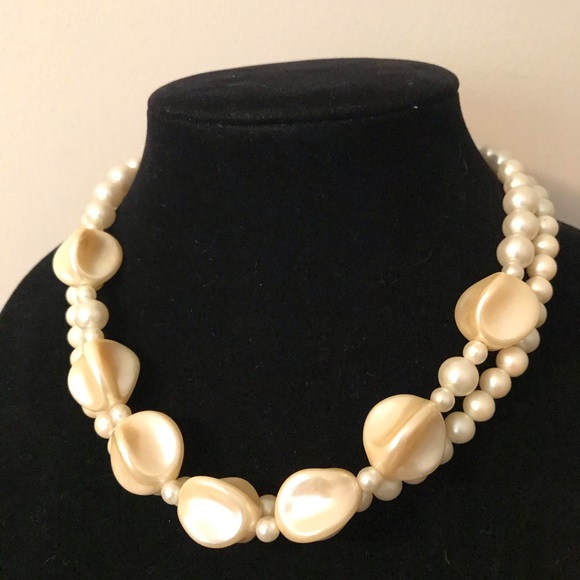 2 Costume Pearl Necklaces EVC 17” and 17.5” L - Picture 3 of 9